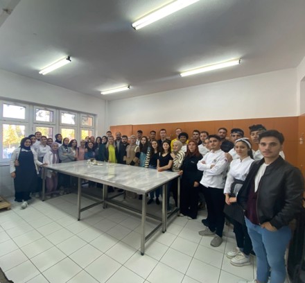 Birinci Sınıflara Uygulama Mutfağı Gezdirildi